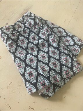 Crown and Ivy 4 Petite soft shorts, EUC